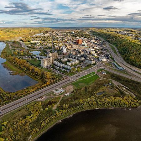 Top Floor Riverfront Condo With Stellar Sunsets! Fort Mcmurray Exterior foto