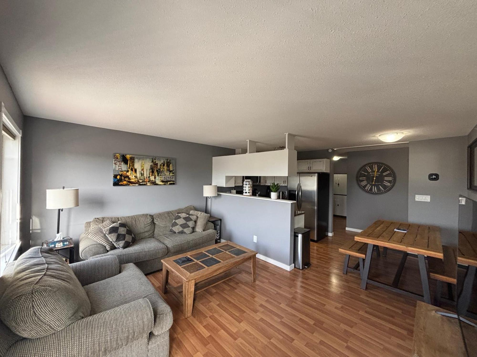 Top Floor Riverfront Condo With Stellar Sunsets! Fort Mcmurray Exterior foto